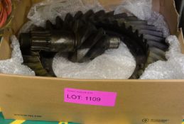 Bedford 9107710 6/35 Crown Wheel & Pinion Gears.