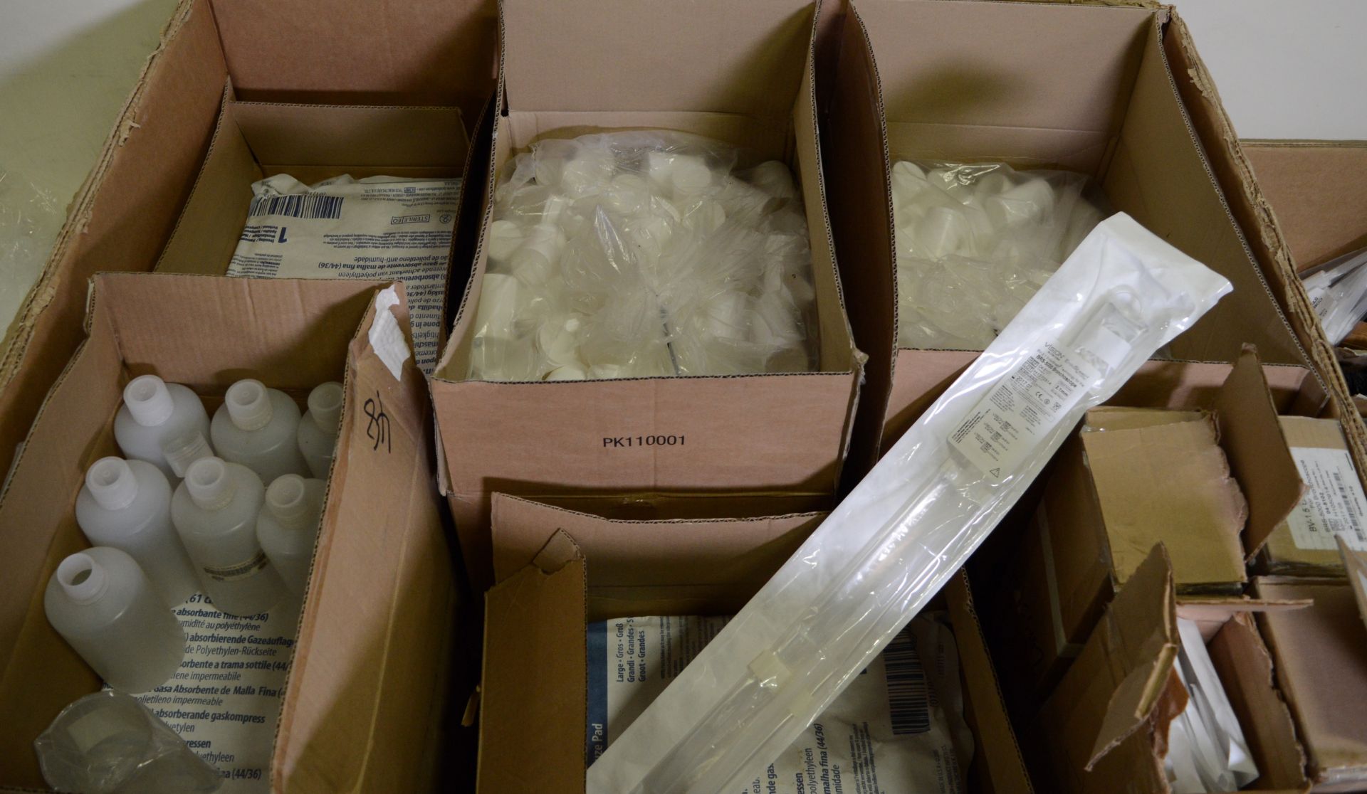 2x Pallets of Medical Supplies inc Gauze Pads, Sharps Bins, Perspex Discs. - Image 2 of 10