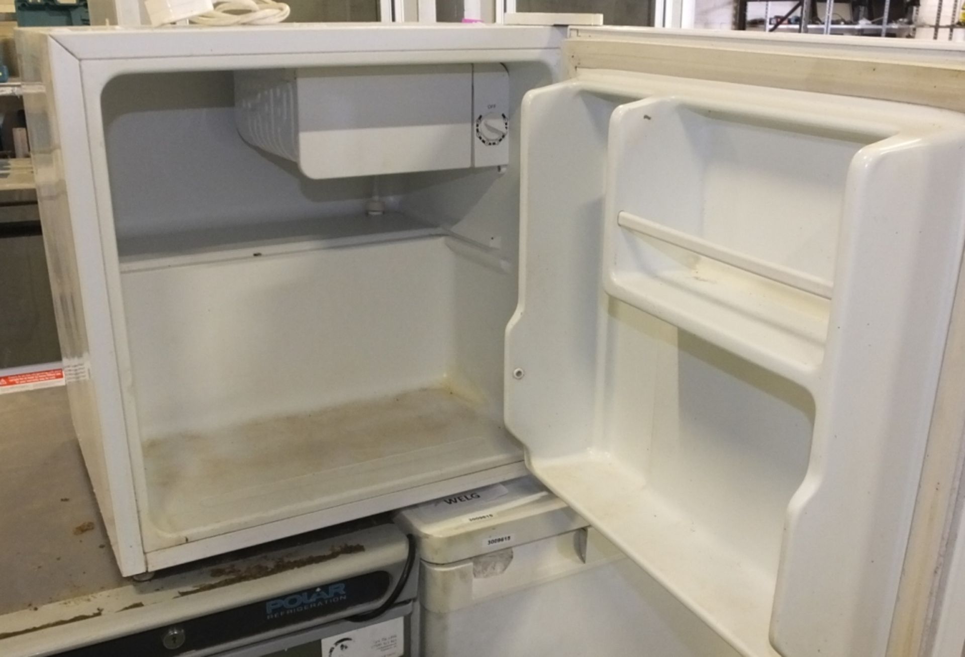 Bosch Domestic Freezer L600 x W610 x H840mm, Russell Hobbs Fridge L470 x W450 x H480mm, Po - Image 2 of 4