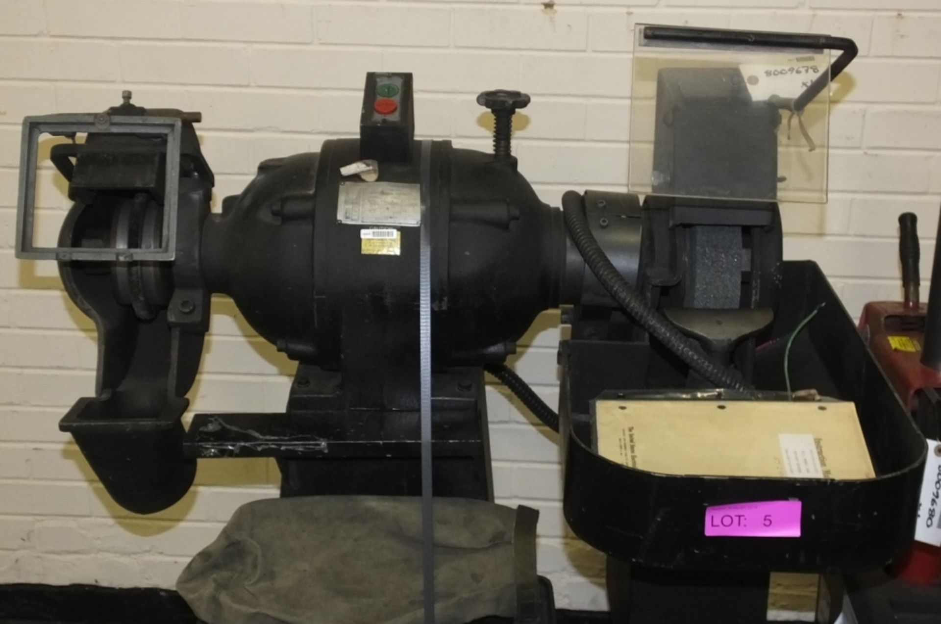 U.S.E 10WG Wet-Dry Grinding Machine 220V - £5+VAT lift out charge applied to this lot - Image 2 of 3