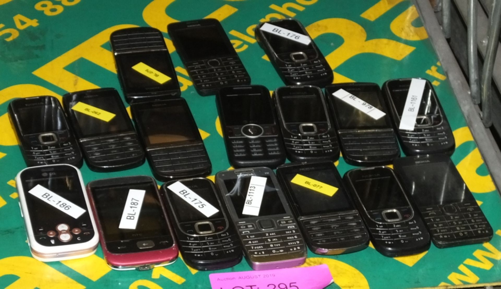 17x Assorted Mobile Phones