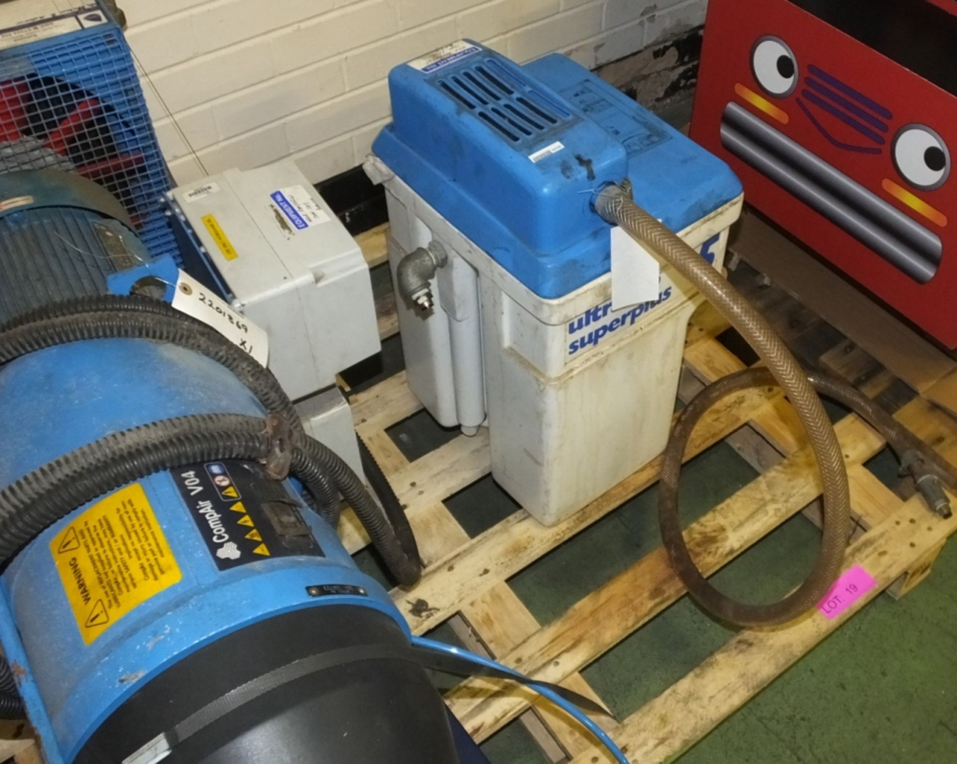 Compair V04 Hydrovane Air Compressor - Image 4 of 4