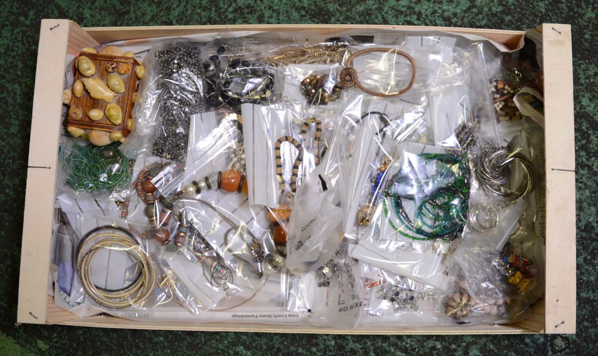 3x Boxes of Costume Jewelry. - Image 4 of 4