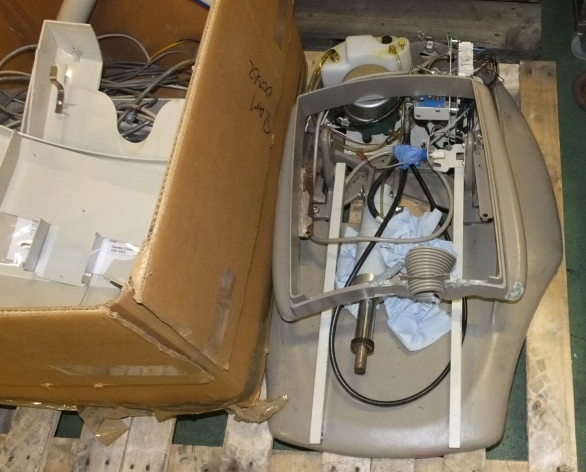 Midmark Dental Operating Chair - disassembled - 2 pallets - Image 4 of 5