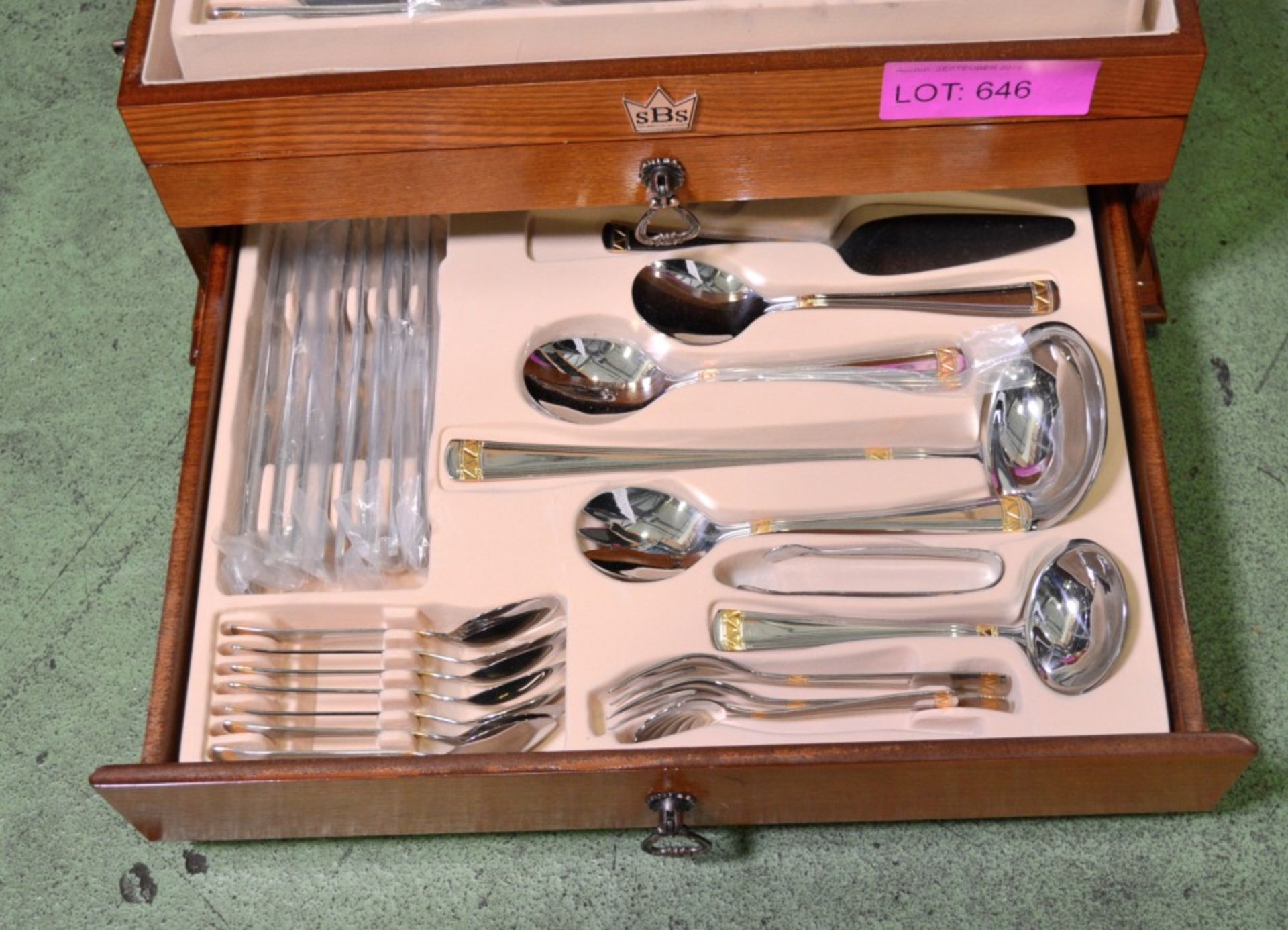 Cutlery Set in Wooden Case. - Image 4 of 4