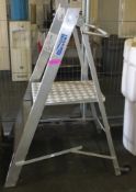 2 Tread Safety Steps / Platform