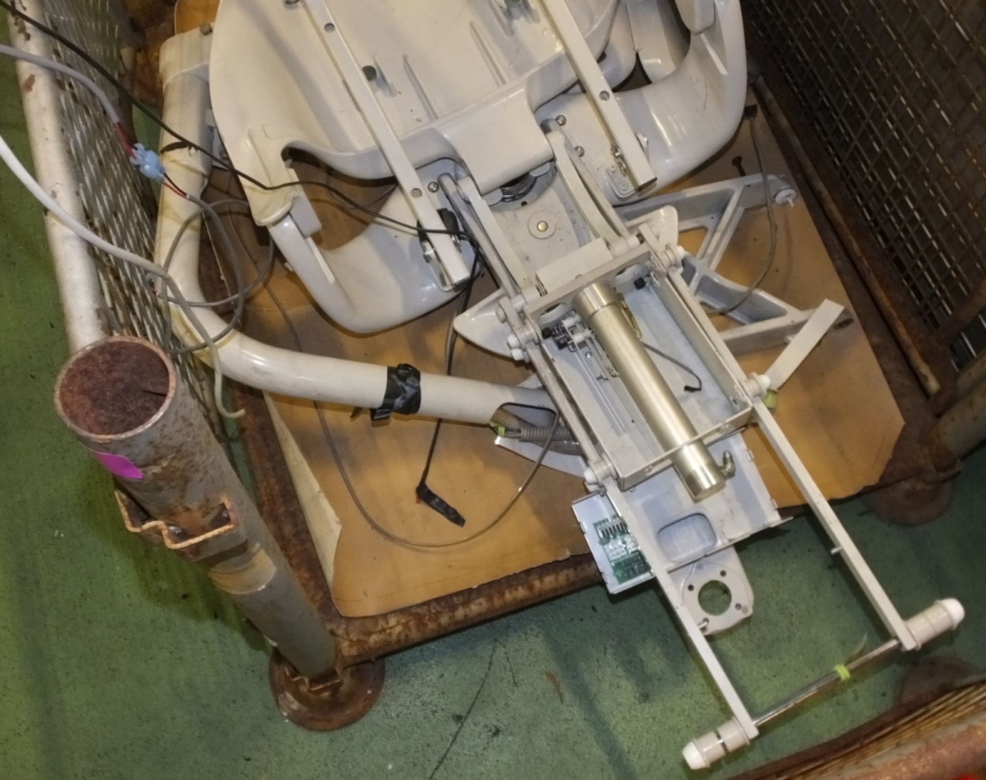 Midmark Dental Operating Chair - disassembled - 2 pallets - Image 2 of 5