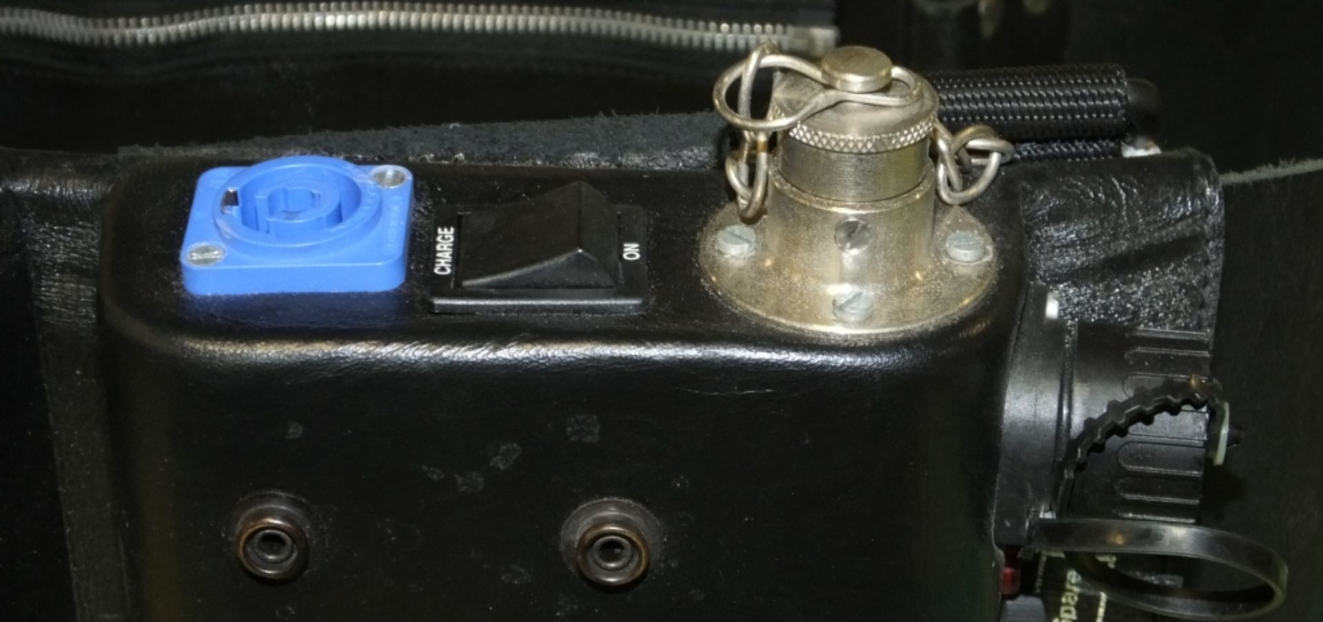 PAG Battery belt - 12V - 10Ah - Internal Charger 110V Input only - Image 2 of 3