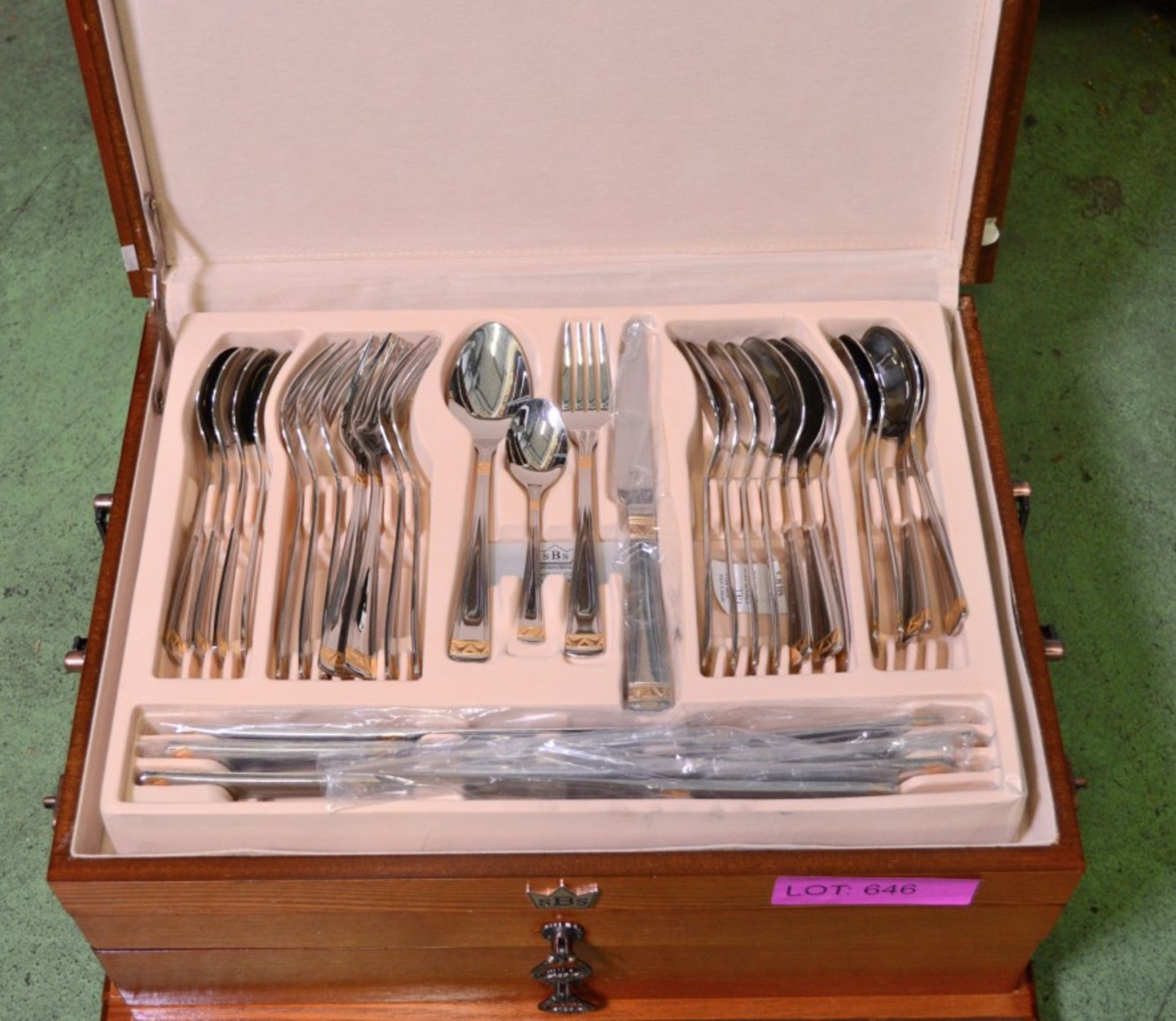 Cutlery Set in Wooden Case. - Image 2 of 4