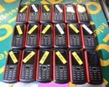 18x Samsung B2100 Mobile Phones - Batteries & backs may be missing.