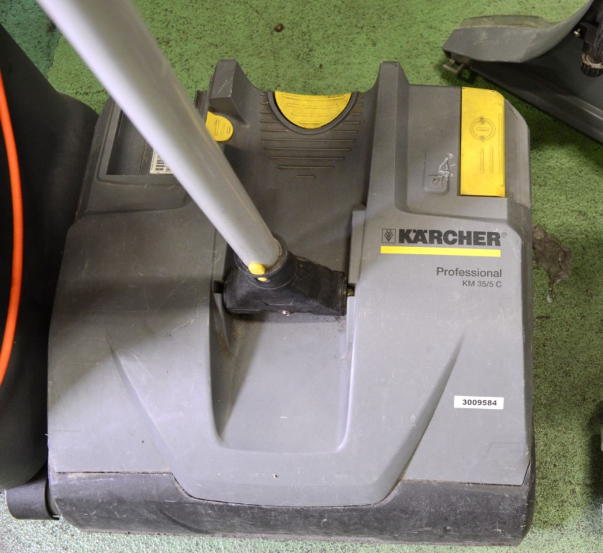 Karcher Pro KM35/5C Floor Cleaner - No Battery or charger. - Image 2 of 2