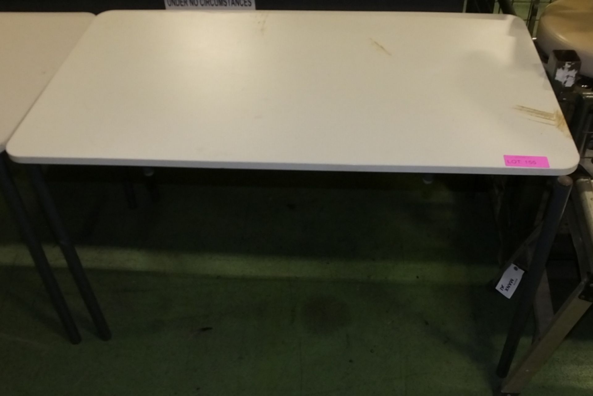 Table L1220 x W690 x H720mm