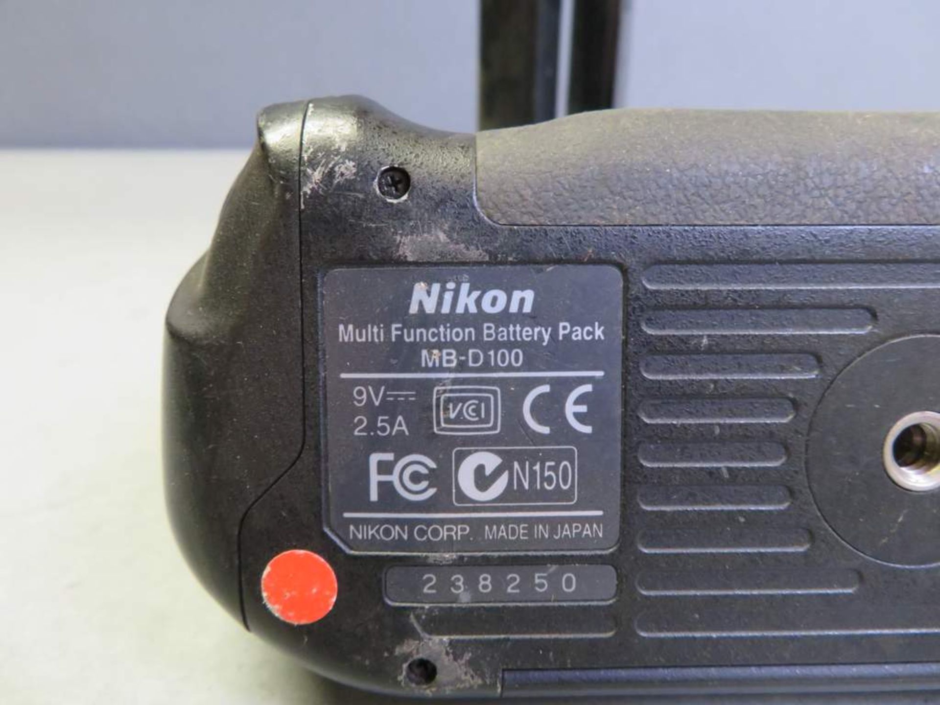 3x Nikon MB-D 100 Battery attachments - Image 4 of 4