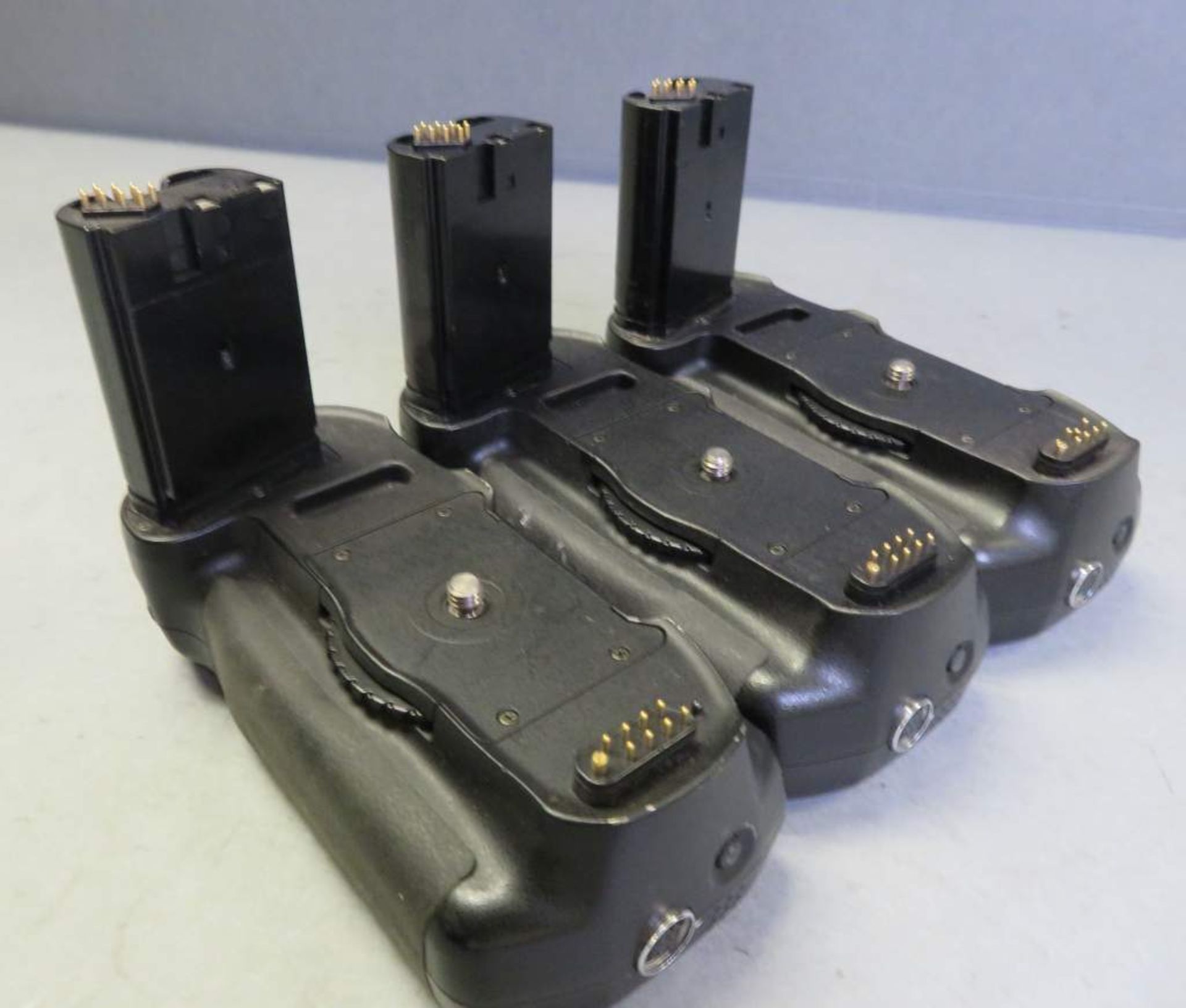 3x Nikon MB-D 100 Battery attachments - Image 3 of 4