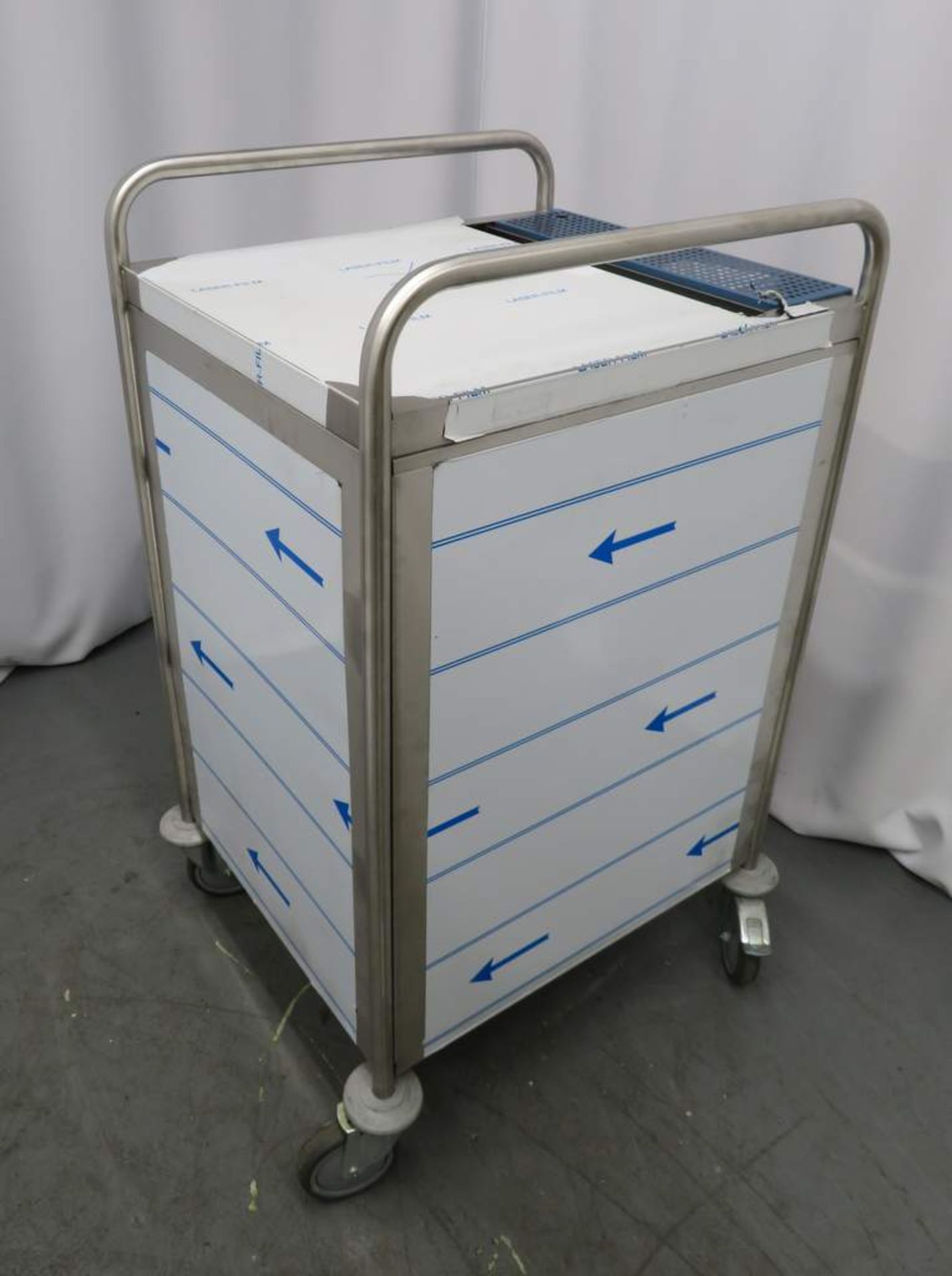 PORTABLE STAINLESS STEEL 4 TRAY SERVERING CABINET - Image 5 of 5