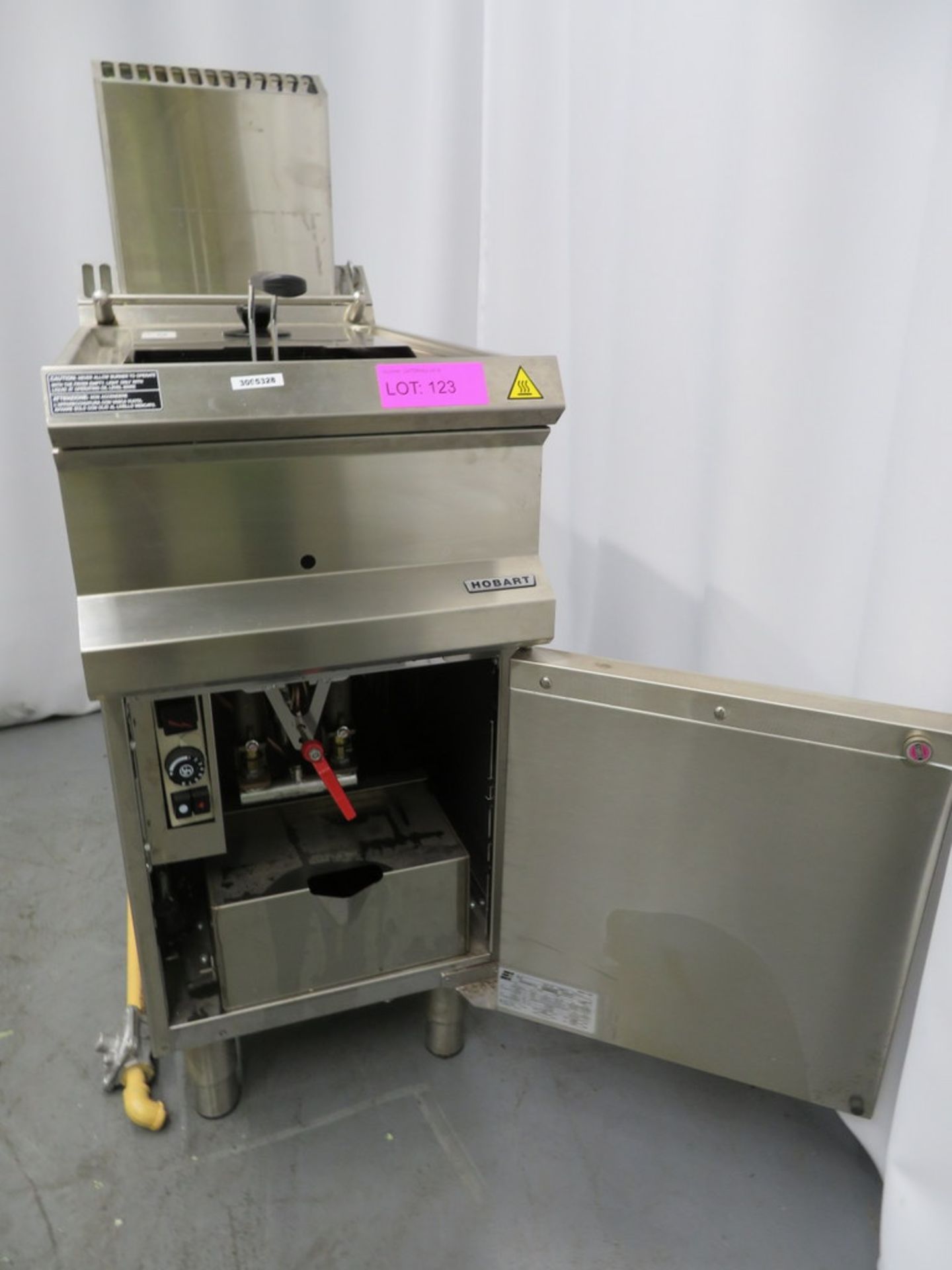 HOBART TYPE A1 S/S GAS SINGLE BASKET DEEP FAT FRYER - Image 4 of 5