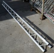 4M Opti Tri Light 250 Alloy Truss Section