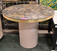 Round Display Table 1100 x H900mm.