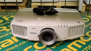 Epson EBG5150 LCD Projector