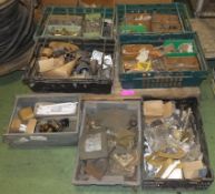 8x Trays of Miscellaneous Brackets, Fasteners, Plates, Clasps, Door Handles, Castors