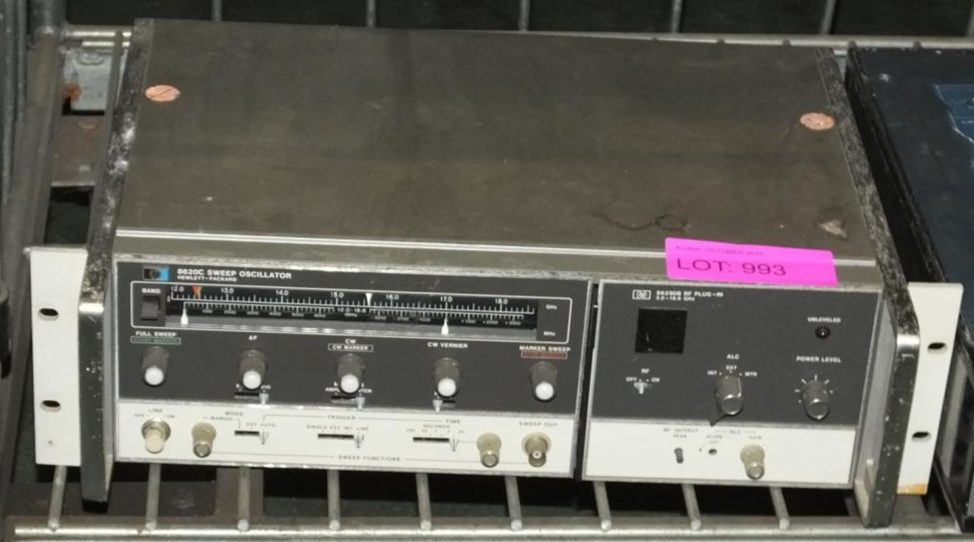 HP 8020C Sweep Oscillator with 86290B RF plug-in 2.0-18.6GHZ