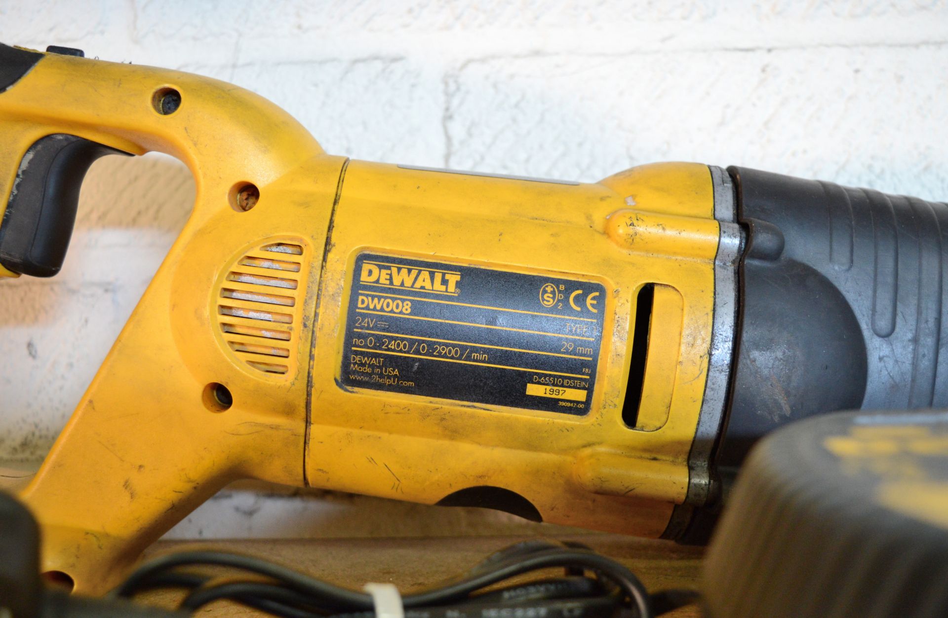 DeWalt DW008 Reciprocating Saw Cordless + Charger - Image 2 of 2