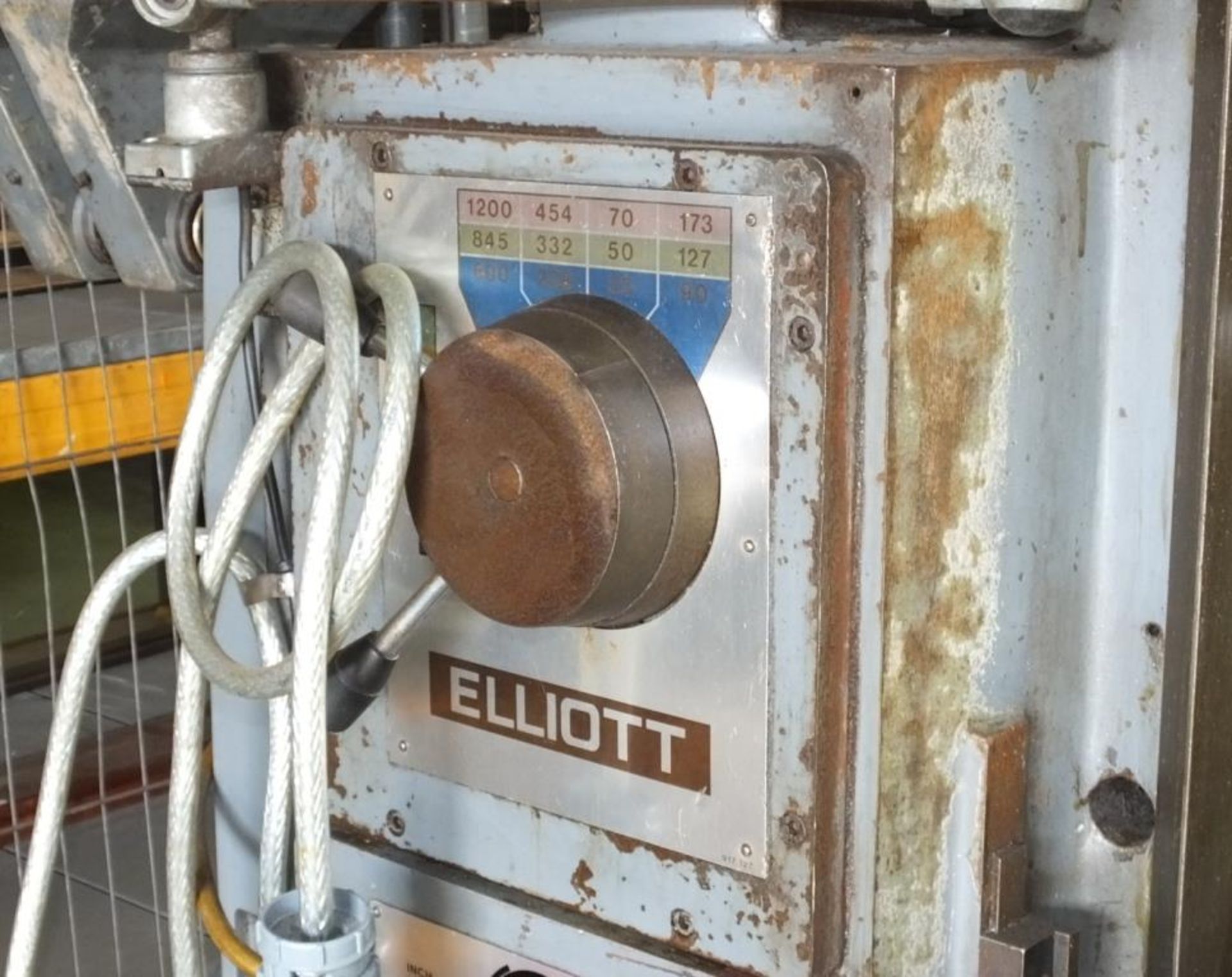 Elliott Milling machine 3 Phase 415 volt - Image 8 of 10