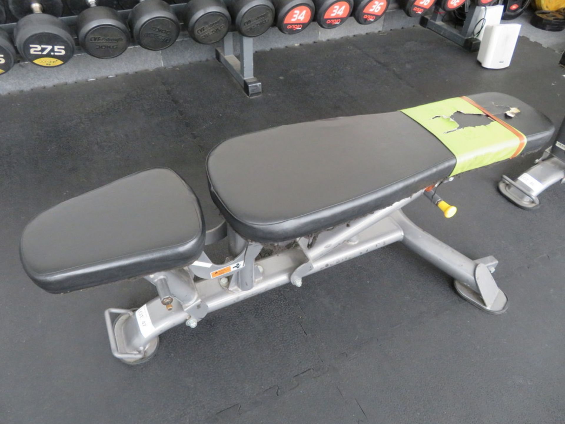 ADJUSTABLE BENCH (REQUIRES NEW HANDLE)