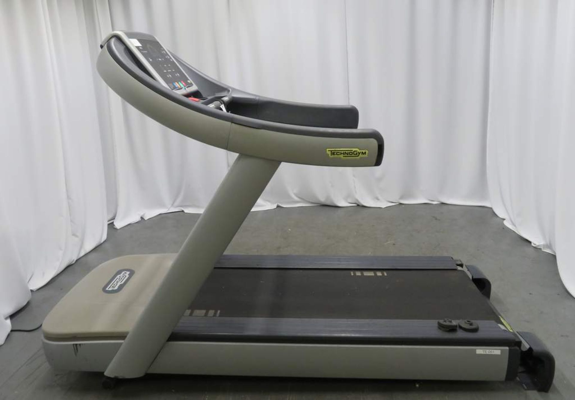 Technogym Model: Run 500 Treadmill. - Image 2 of 8