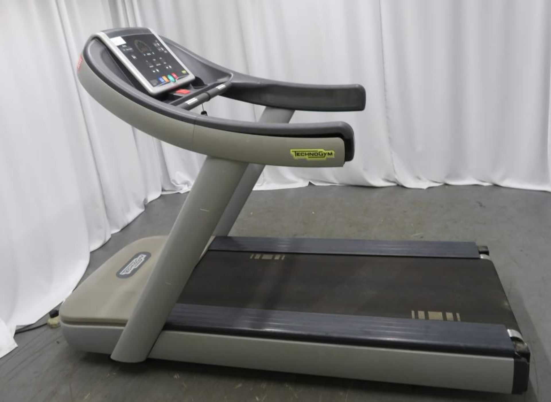 Technogym Model: Run 500 Treadmill. - Image 2 of 6