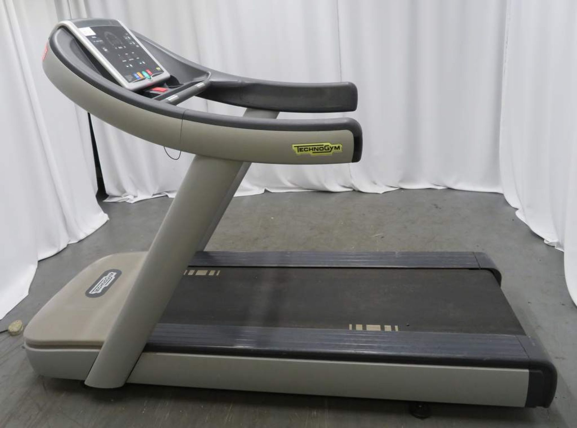 Technogym Model: Run 500 Treadmill. - Image 2 of 7