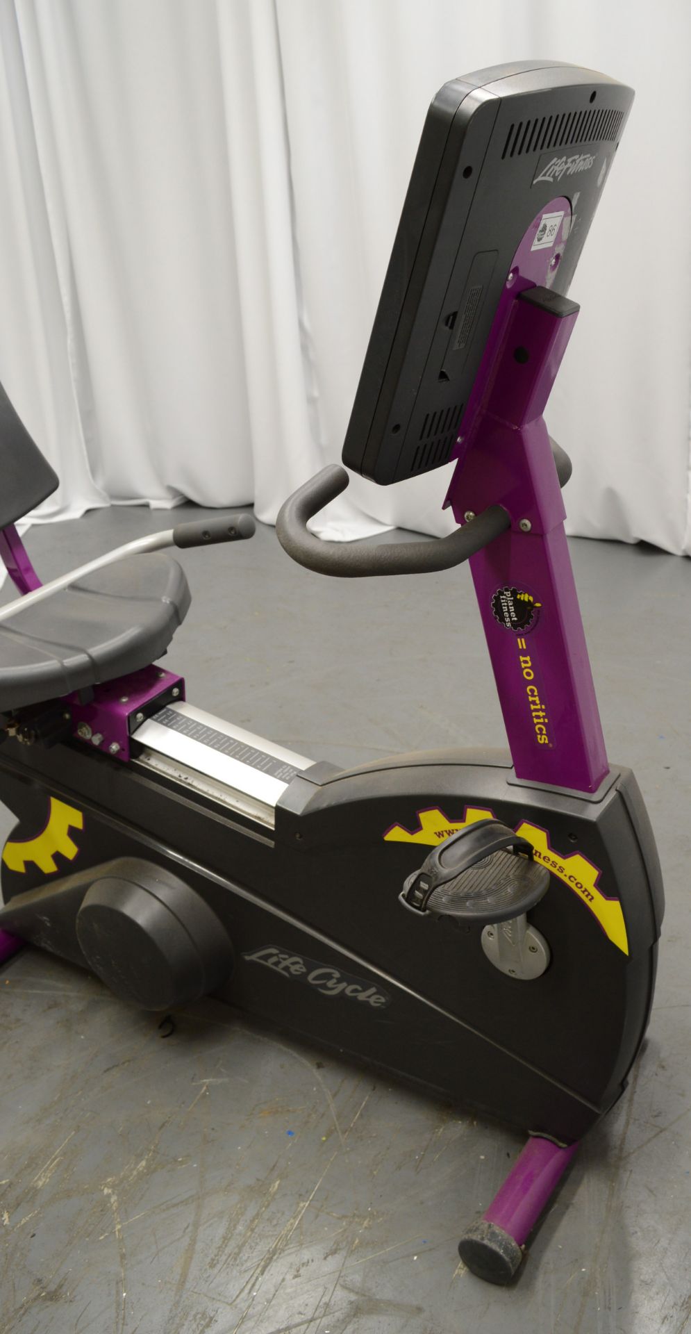 Life Fitness, Model: Integrity CLSR, Recline Exercise Bike, Life Cycle. - Image 6 of 6