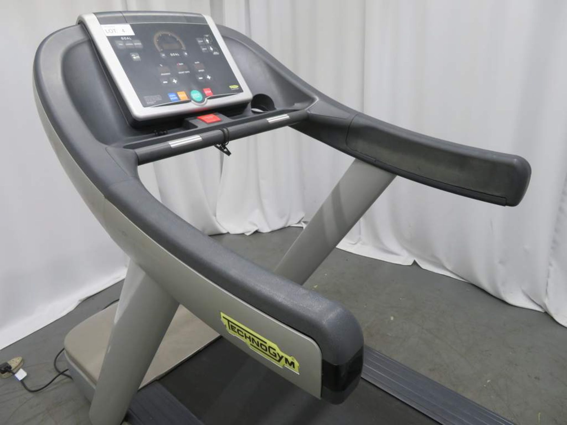 Technogym Model: Run 500 Treadmill. - Image 5 of 7