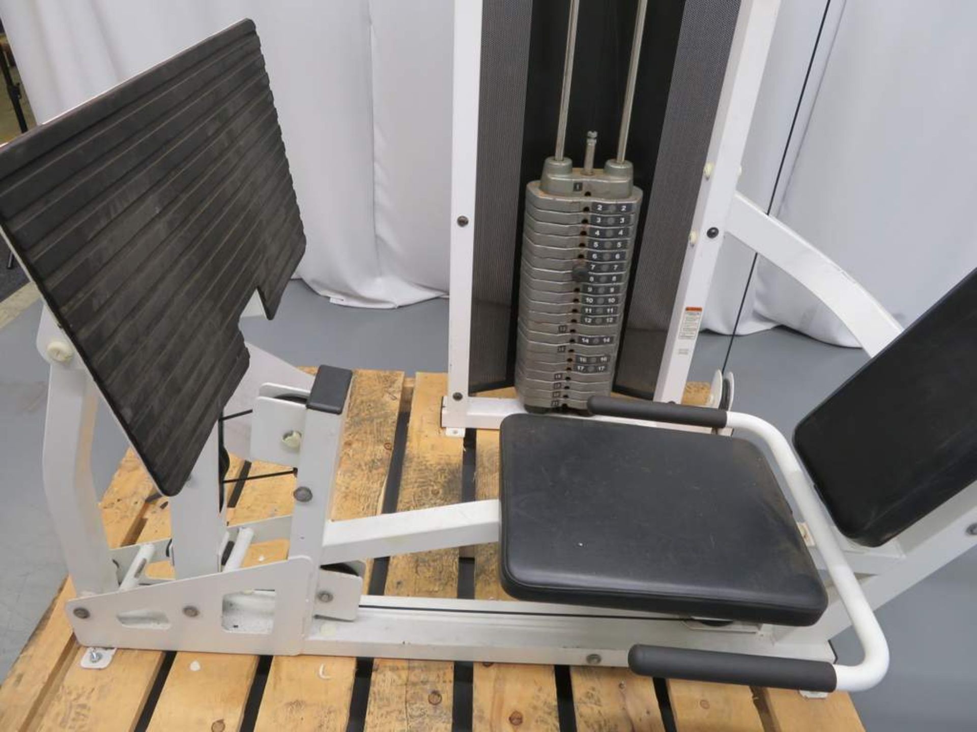 Life Fitness Leg Press Station. - Image 6 of 6