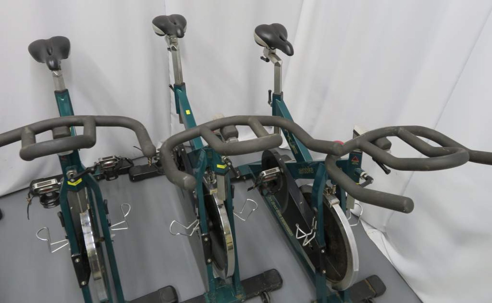 6x InStyle V850 Spin Bike - 1 Missing A Seat. - Image 5 of 9