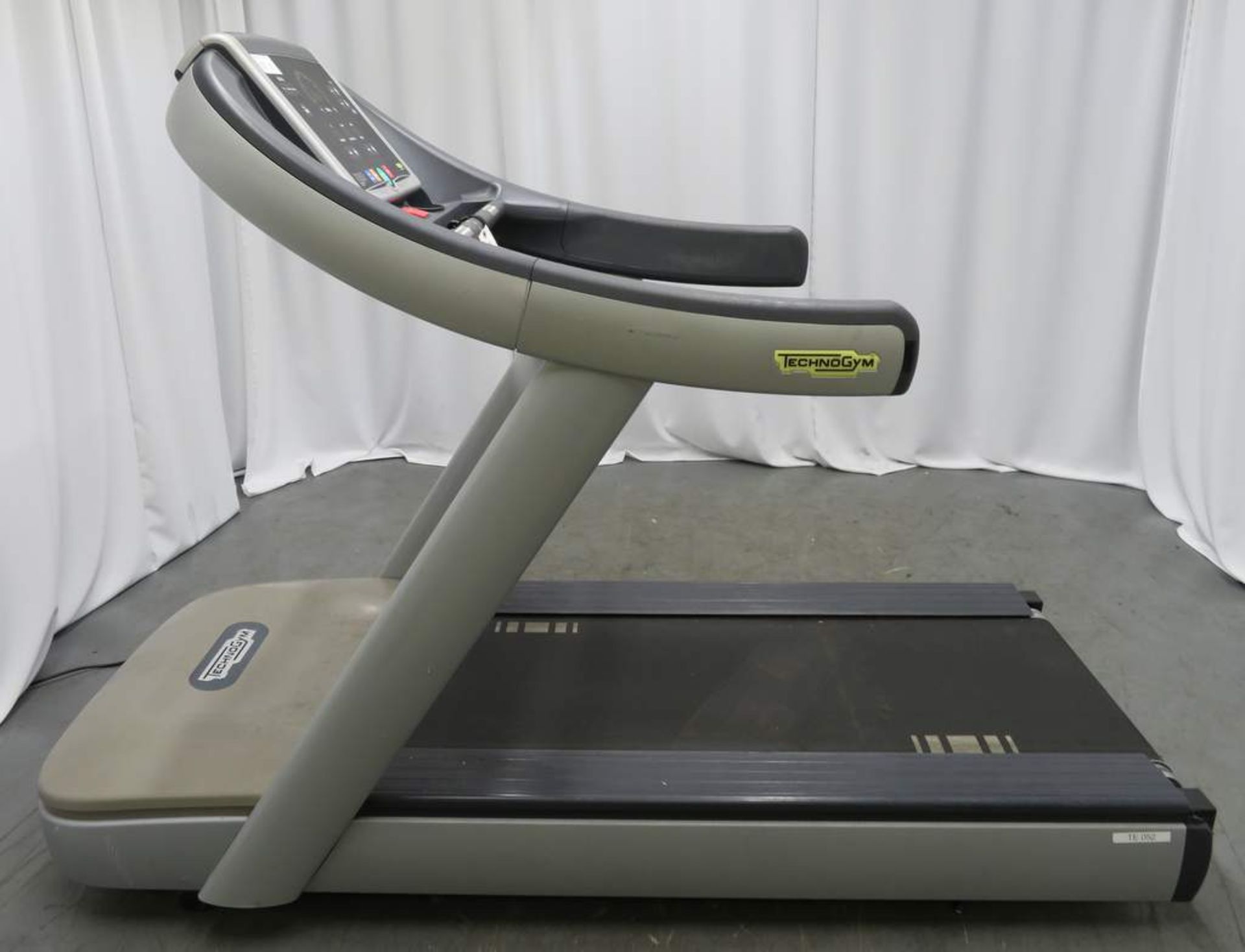 Technogym Model: Run 500 Treadmill. - Image 2 of 8