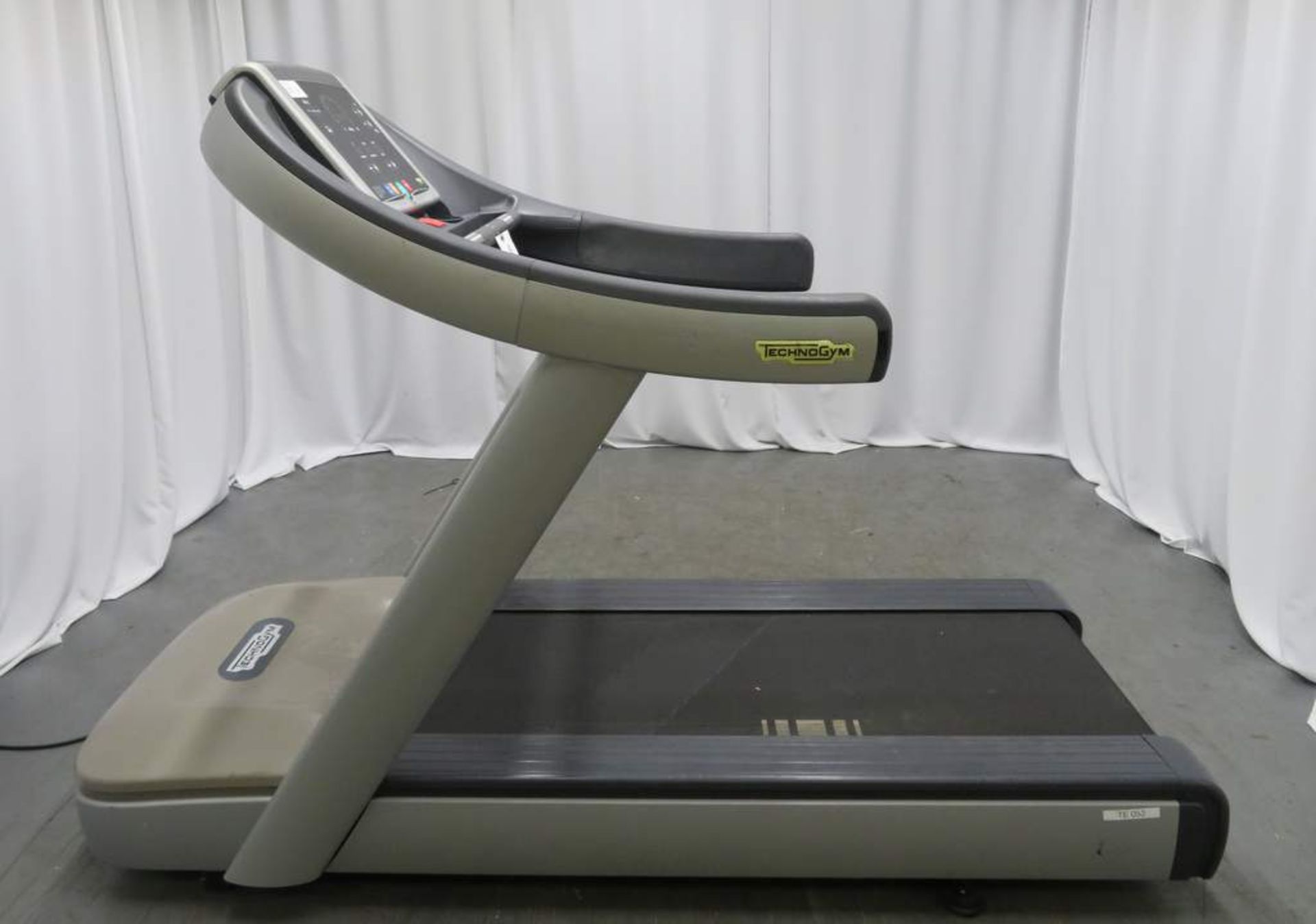 Technogym Model: Run 500 Treadmill. - Image 2 of 8