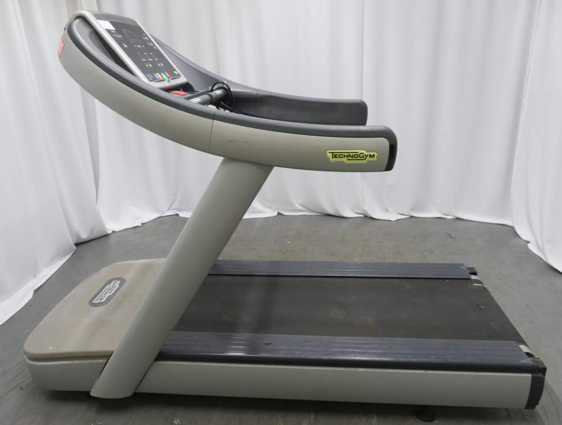 Technogym Model: Run 500 Treadmill. - Image 2 of 7