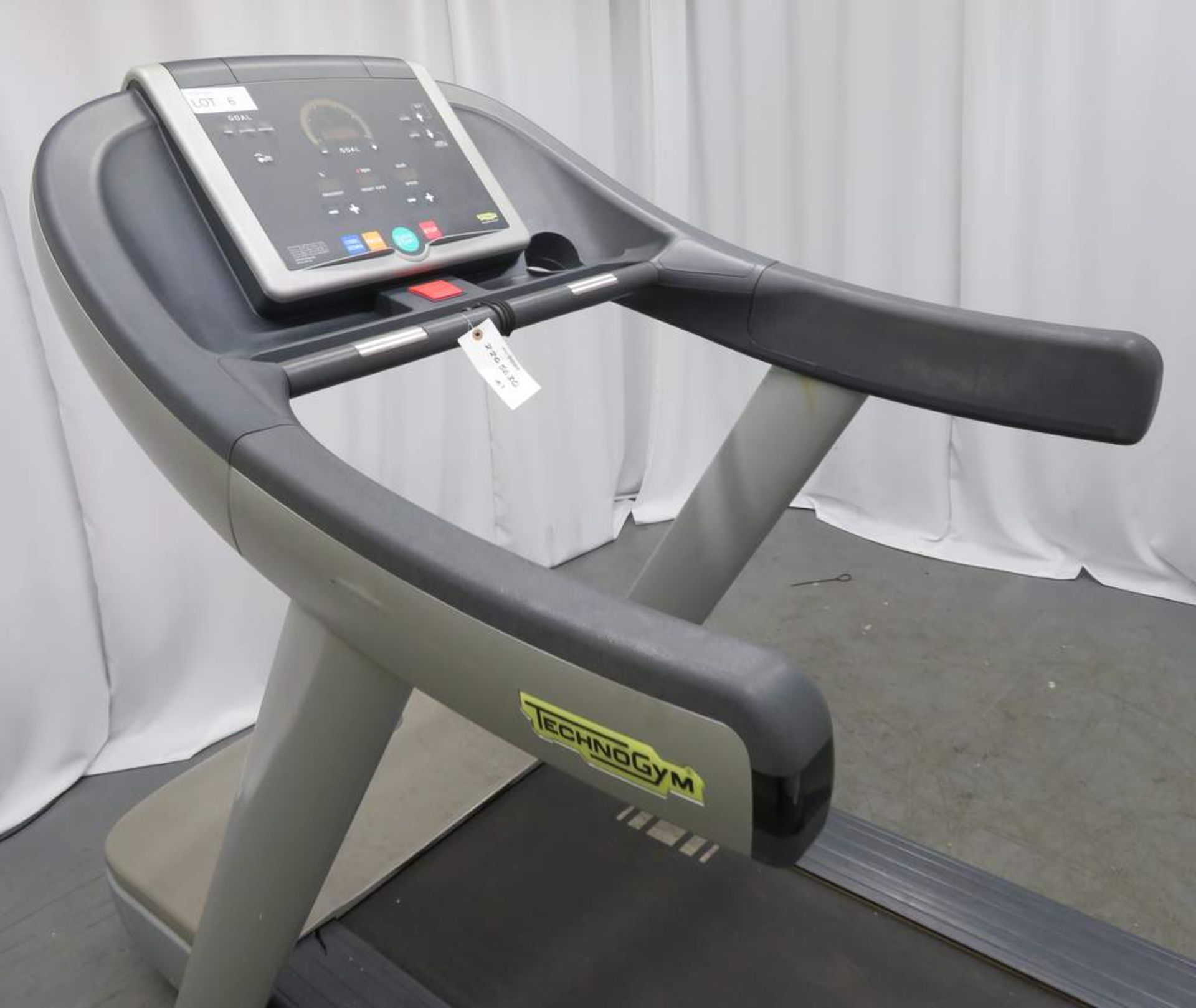 Technogym Model: Run 500 Treadmill. - Image 6 of 8