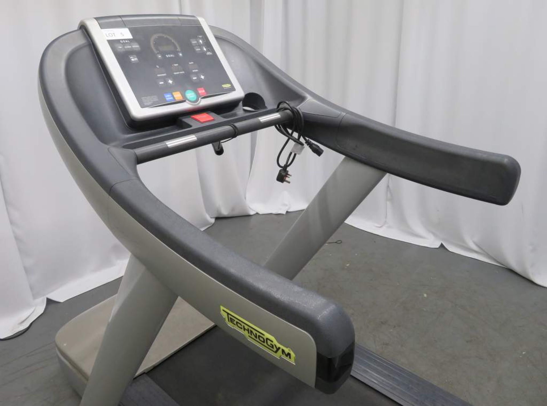 Technogym Model: Run 500 Treadmill. - Image 5 of 7