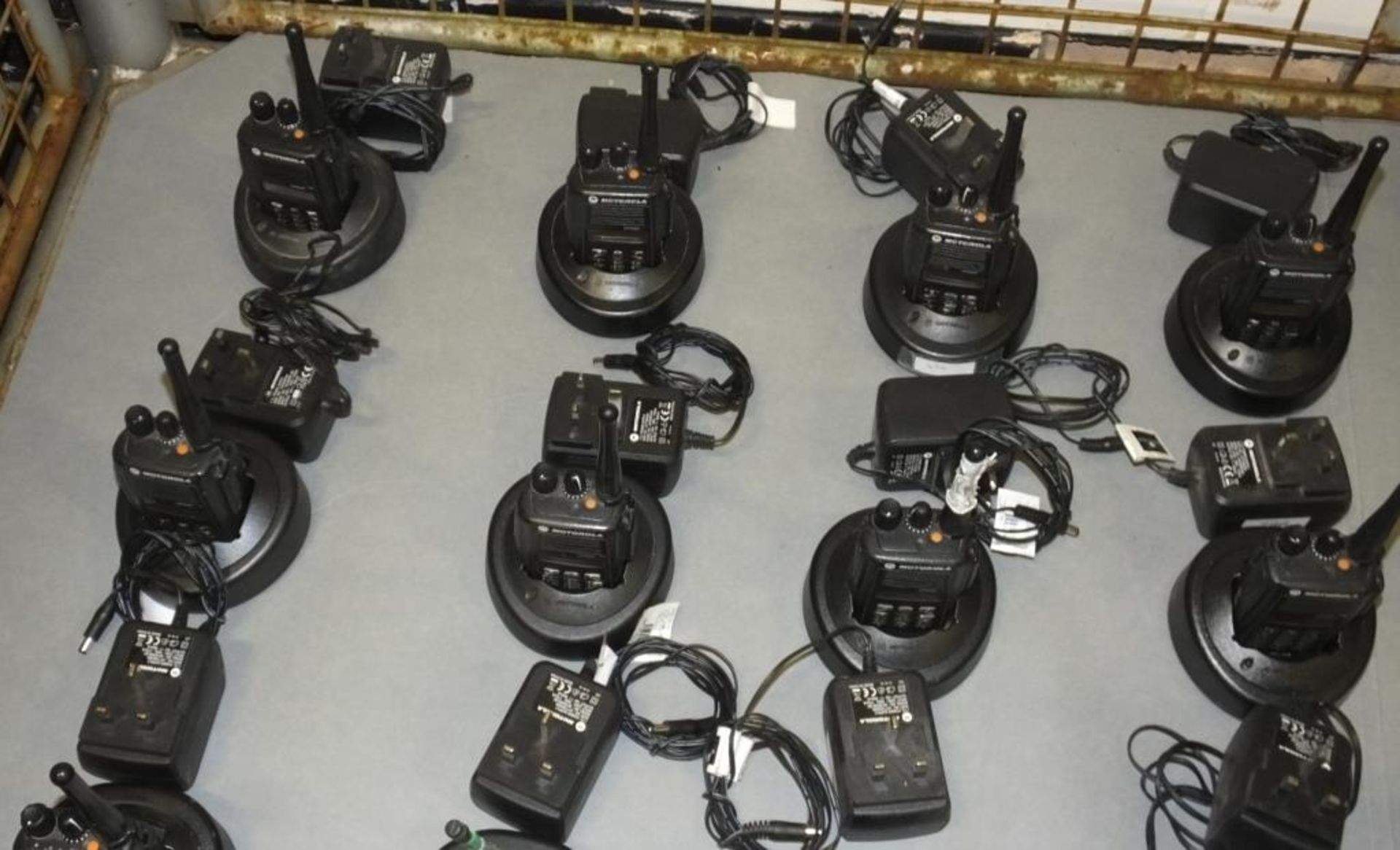 20x Motorola GP688R Hand Radios With Chargers - Image 2 of 5