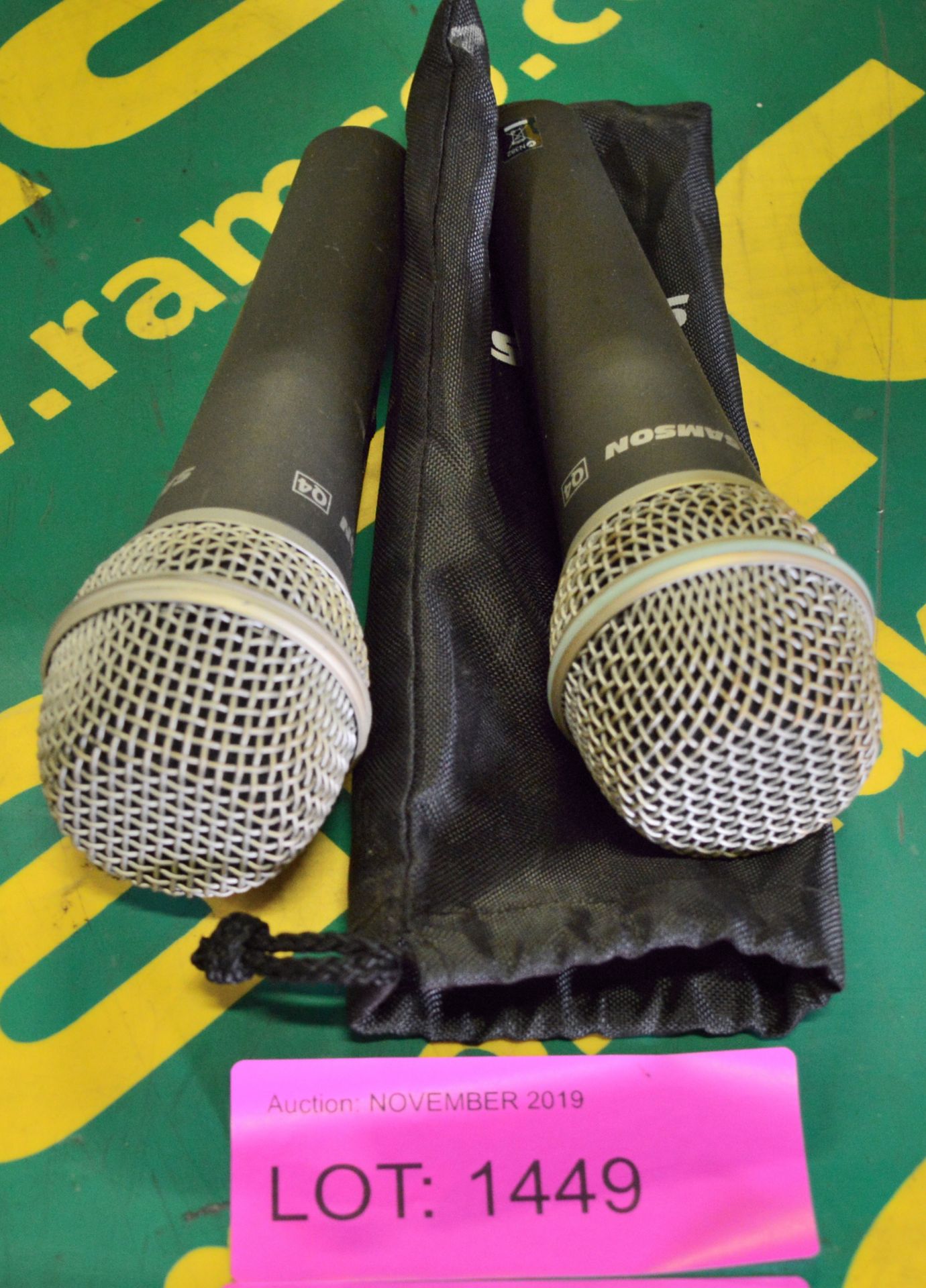 2x Samson Q4 Stage Microphones.