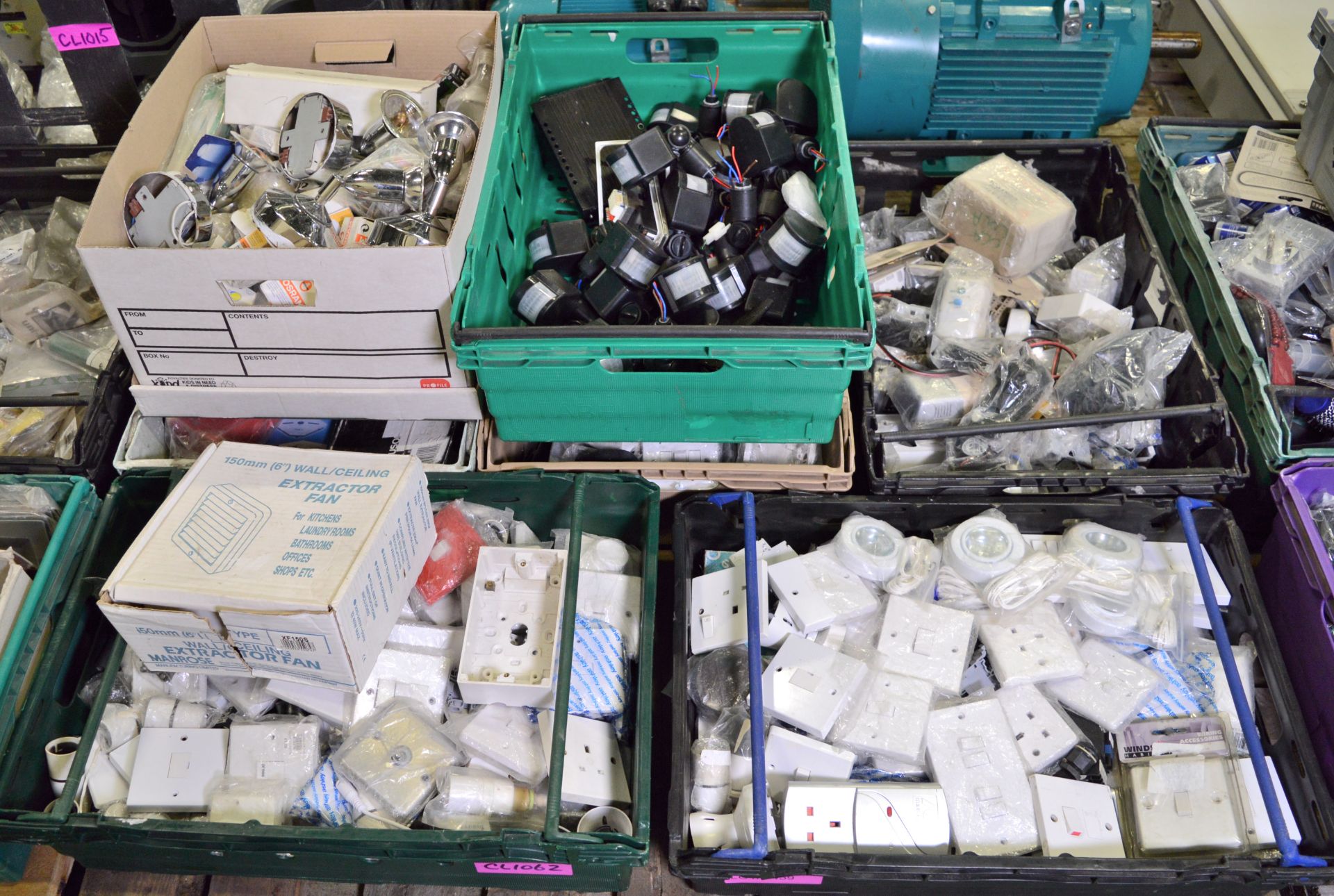 Pallet of Electrical Fittings - Plates, Boxes Lights.