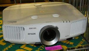 Epson EB-G5300 LCD Projector