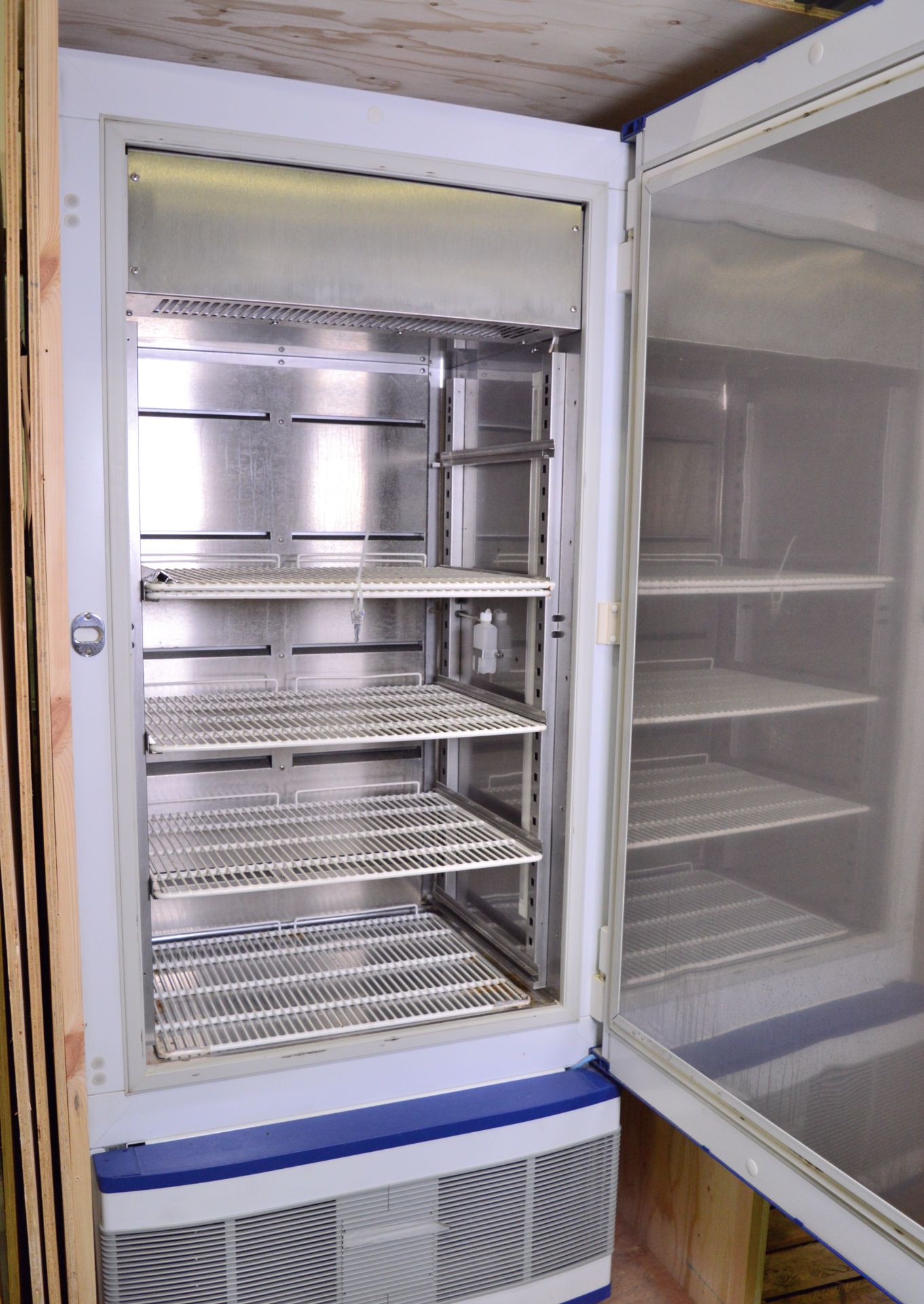 Dometic LR400 Laboratory Refrigerator W 850 x D 800 x H 1920mm. - Image 2 of 2