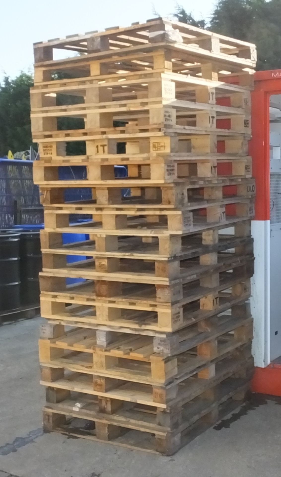 17x Wooden 1200 x 1000 Pallets