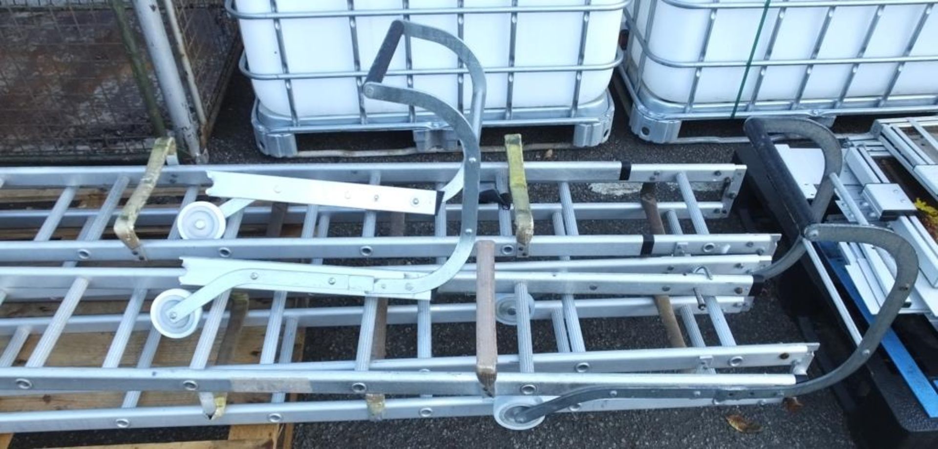 3x Aluminium Roof Ladders 16-Rung - AS SPARES & REPAIRS - Image 2 of 4