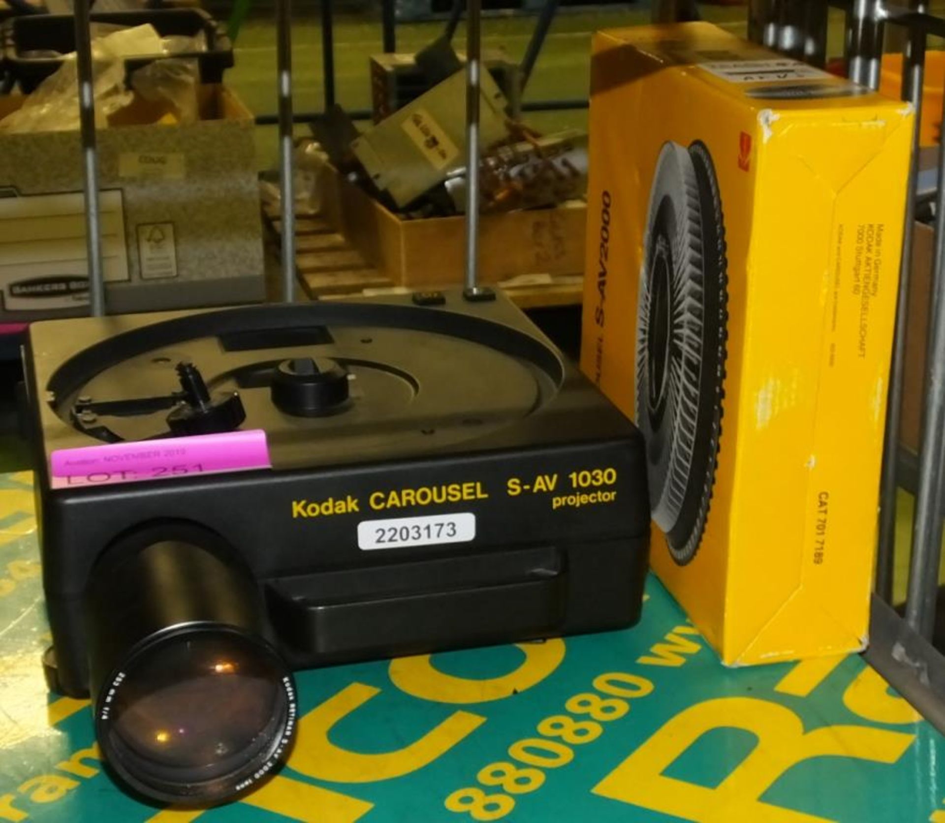 Kodak Carousel S-AV 1030 Slide Projector