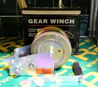 Gear Winch 2000lbs / 900kg.