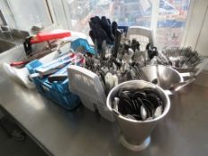 QTY OF ASSORTED CUTLERY AND KITCHEN UTENSILS